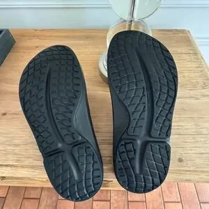 OOFOS | Shoes | Euc Oofos Black Slides Sandals Mw12 | Poshmark display picture 2